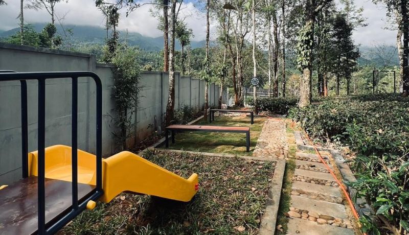 childre playarea (2)